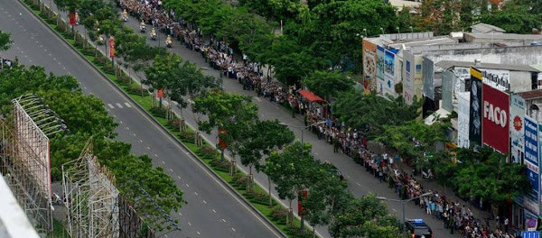 Hình ảnh người dân Sài Gòn xuống đường đón Tổng Thống Obama 24-06-2016