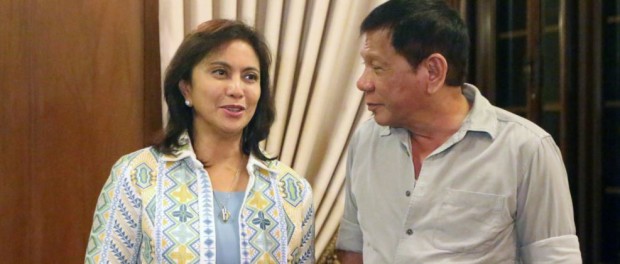 Nữ phó TT Philippines rời Nội các -Philippines: Phó tổng thống tố cáo âm mưu gạt bà khỏi chính phủ -Philippines: Nguy cơ xung đột cá nhân ở đỉnh cao quyền lực ?