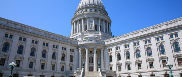 Thêm một vụ kiện đề nghị Tòa Tối cao Wisconsin không chứng nhận kết quả bầu cử