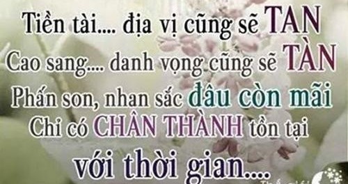 Trước cổng mộ…