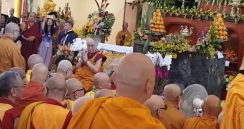 Đức Dalai Lama tại lễ cắt băng khánh thành chùa Điều Ngự